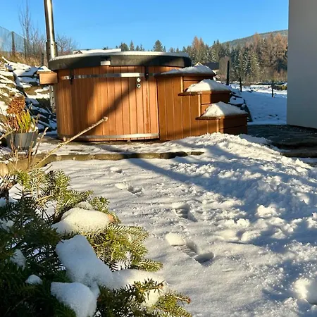 Nyaraló Babiogorski Z Jacuzzi Zubrzyca Górna